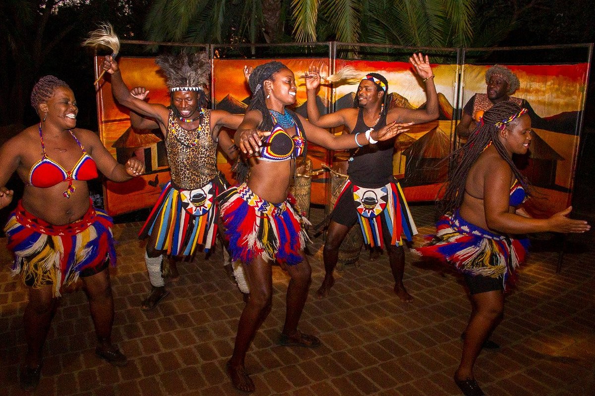 BOMA Dinner & Drum Show | Alwa Africa